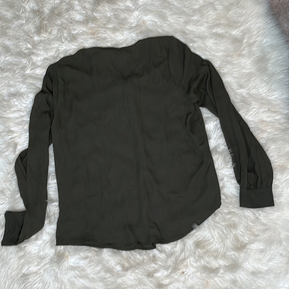 Active USA brand size large dark green blouse with lace up tie front detail - Picture 6 of 7